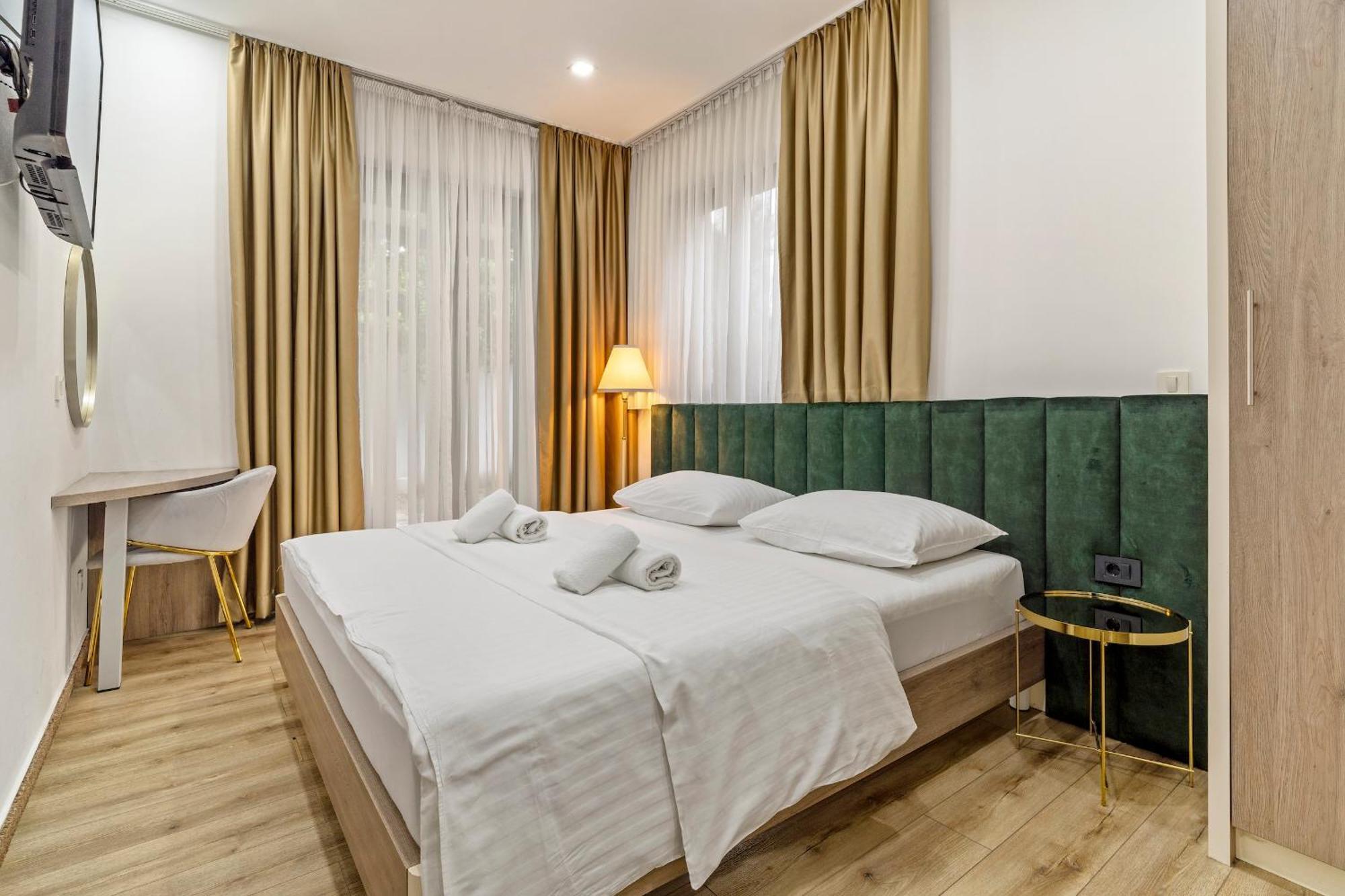 National Hotel 3*