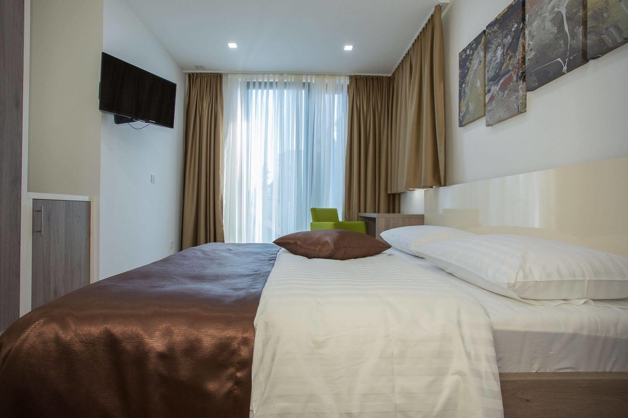 Hotel National 3*